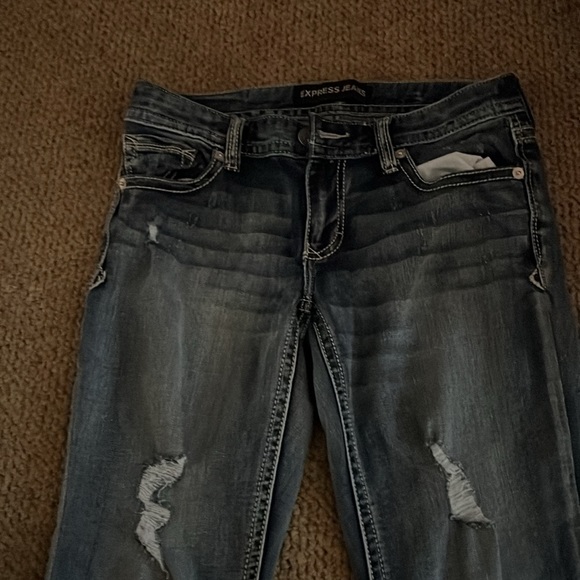 Express jeans size 8 distressed - Picture 2 of 3